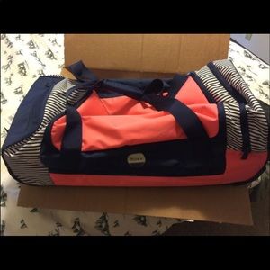 Roxy Roll Away Travel Bag Brand New